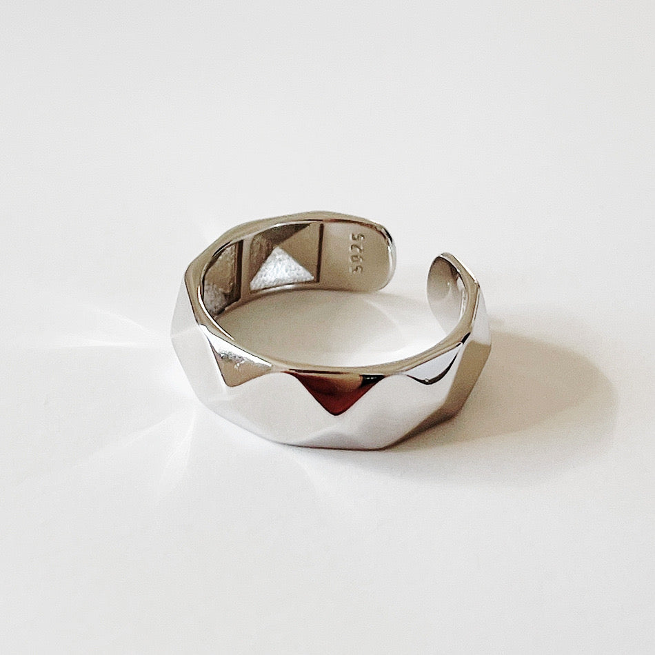 Multi-Facet Mirage Ring