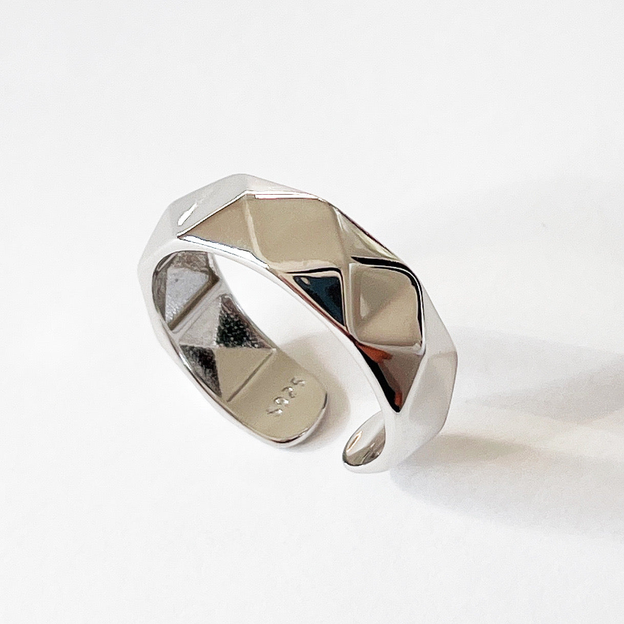Multi-Facet Mirage Ring