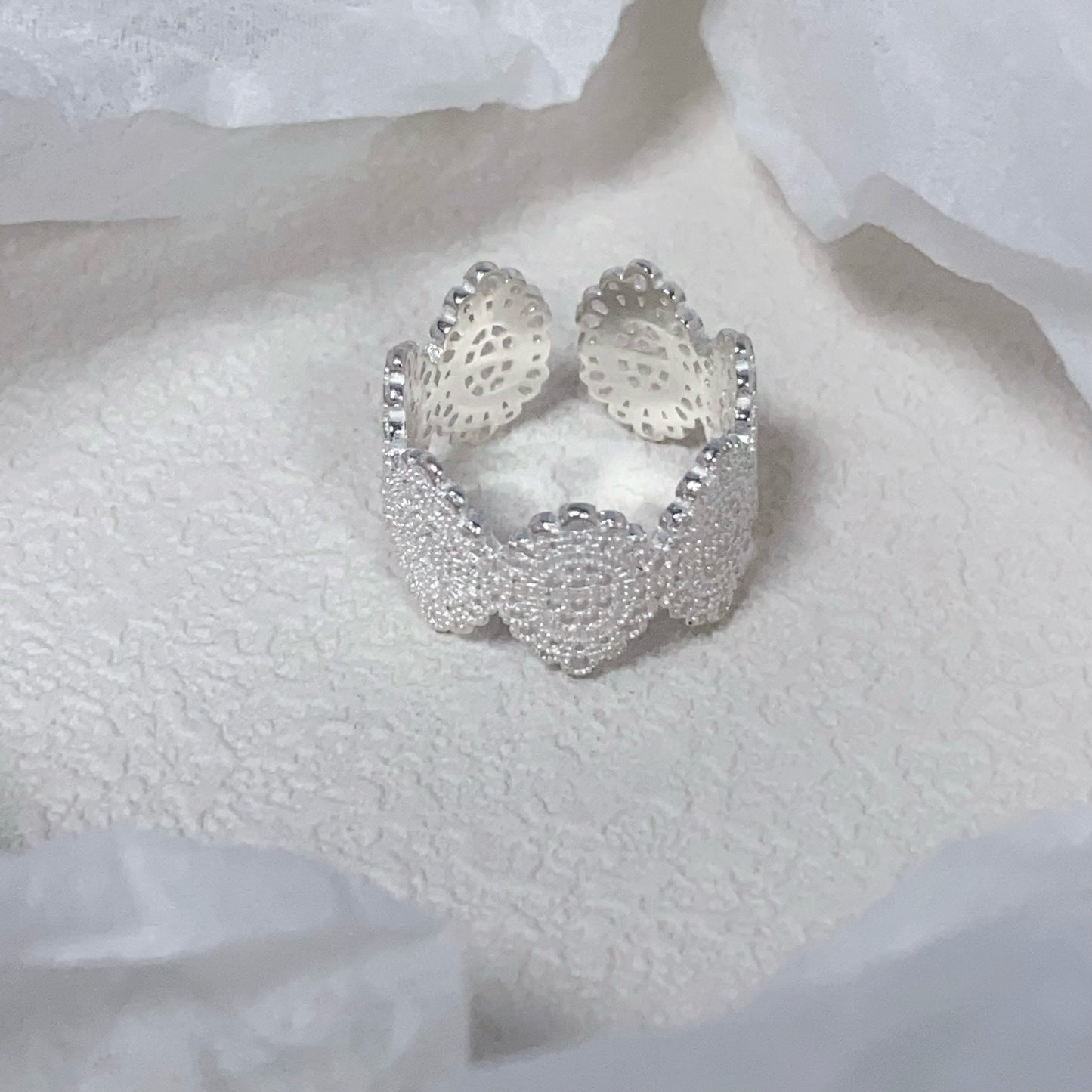 Graceful Hollow Weave Ring
