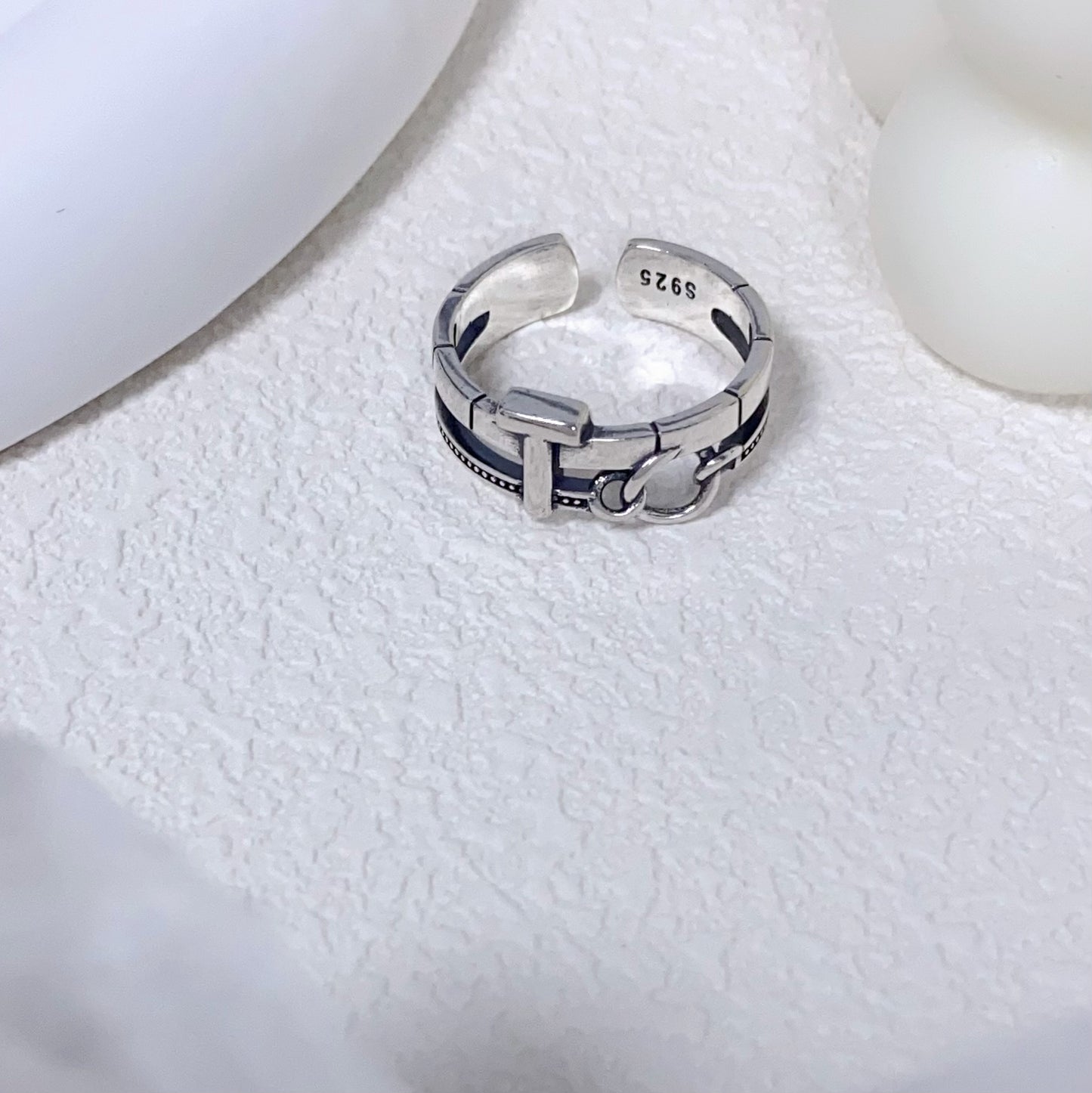Tessellated T-Swirl Ring