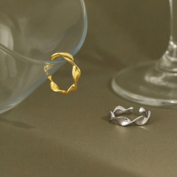 Möbius Ribbon Ring