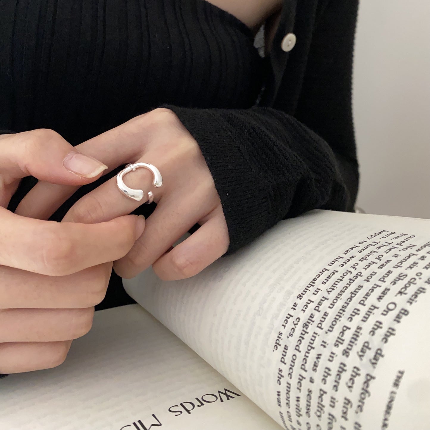 C-Shaped Geometry Ring