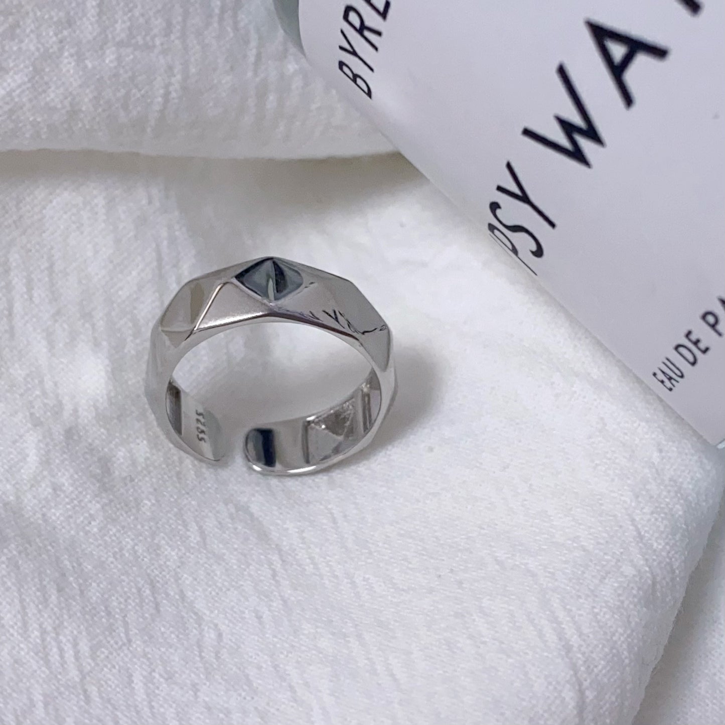 Multi-Facet Mirage Ring