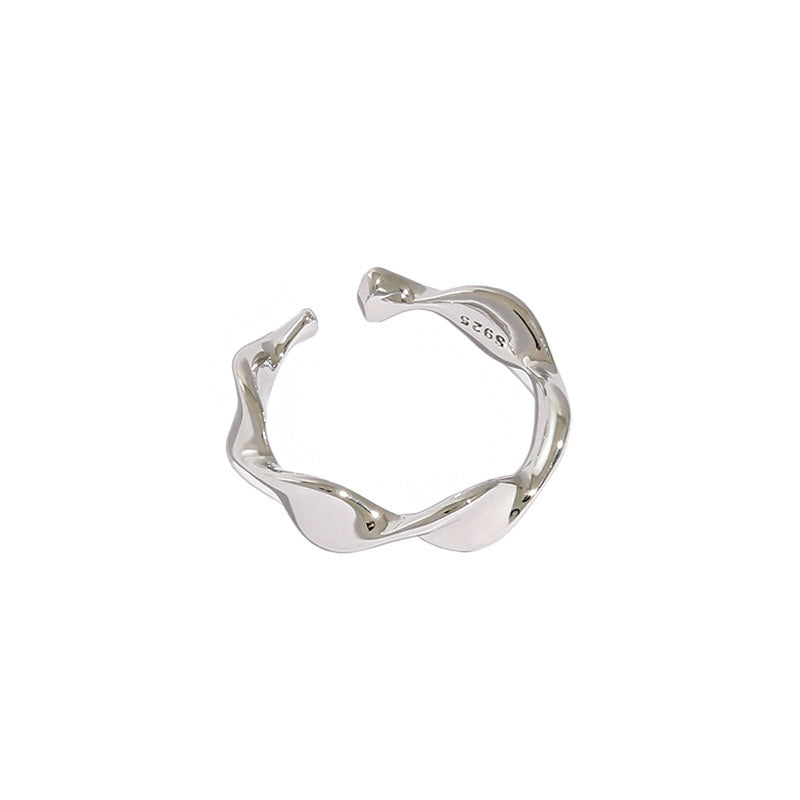 Möbius Ribbon Ring