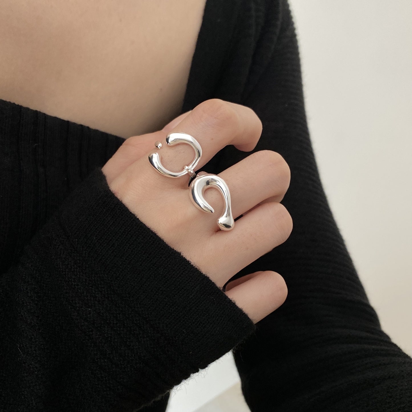 C-Shaped Geometry Ring