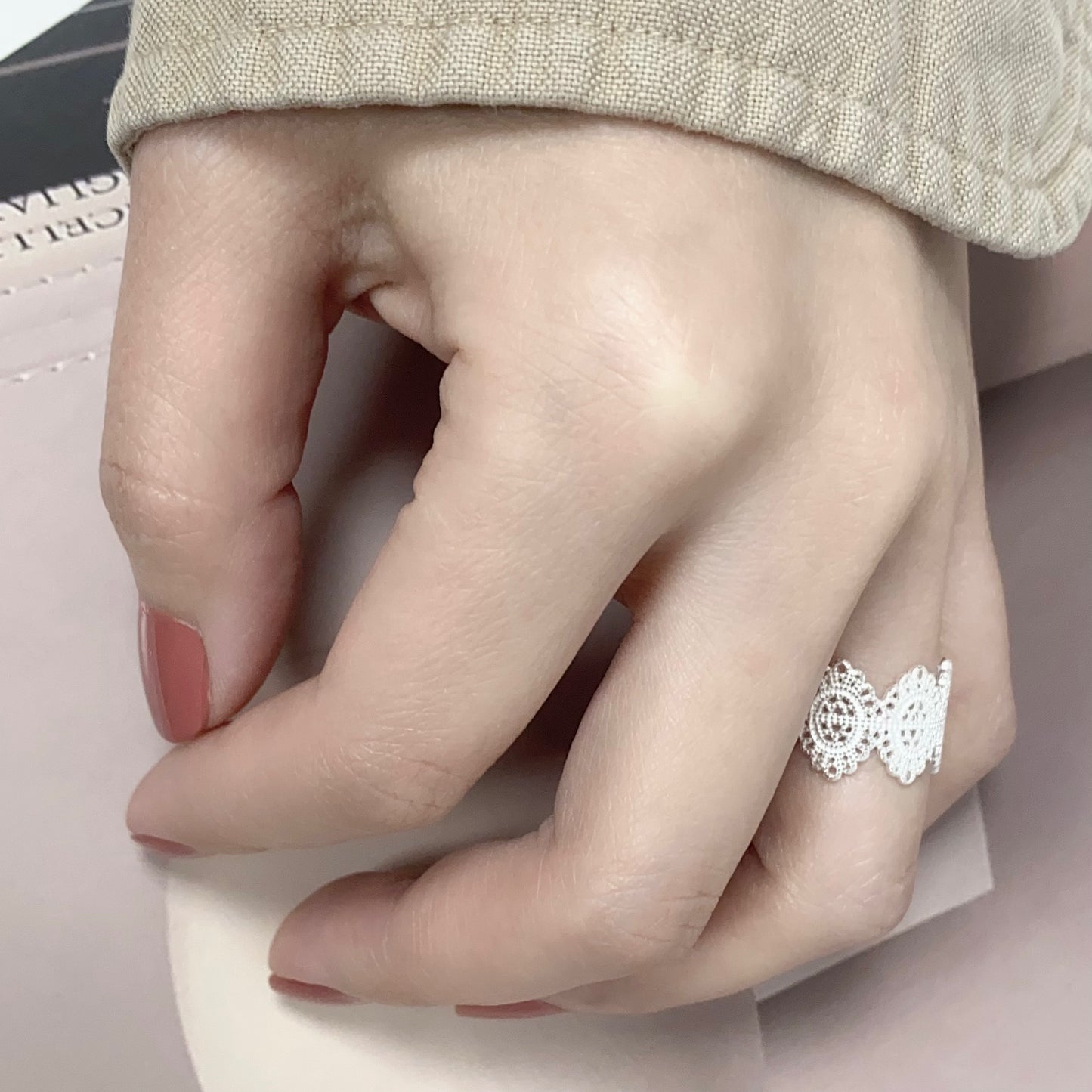 Graceful Hollow Weave Ring