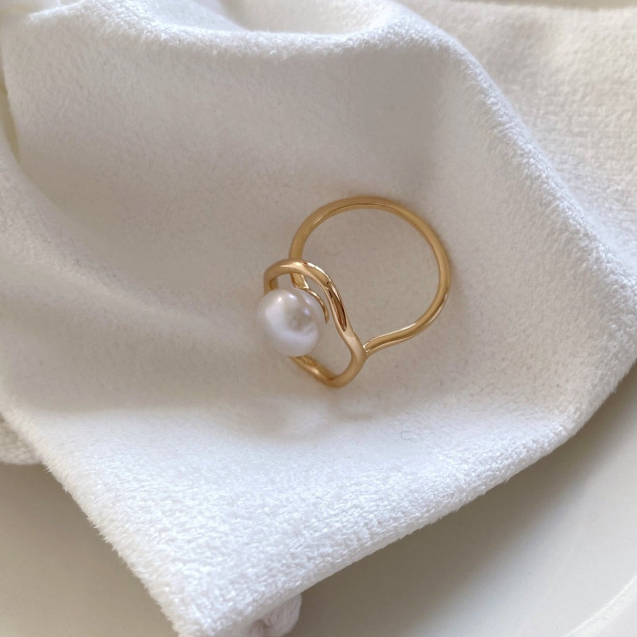 Geometric Pearl Ring