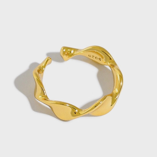 Möbius Ribbon Ring