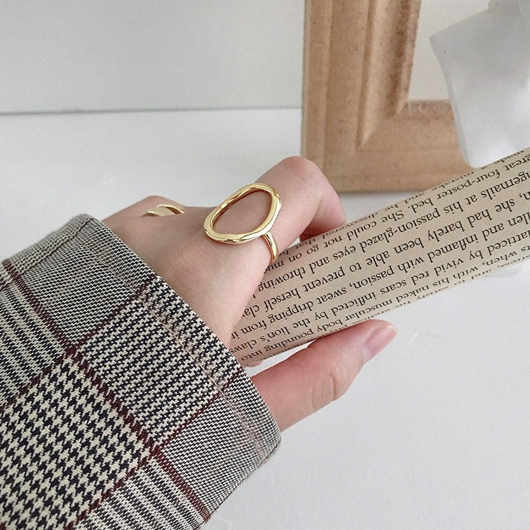 Silent Orbit Ring