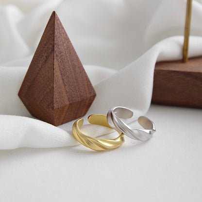 Twist of Simplicity Ring