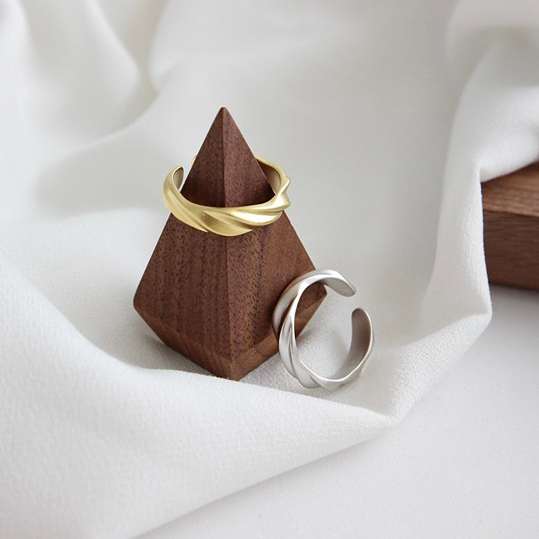 Twist of Simplicity Ring