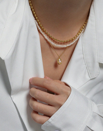 Golden Shell Pearl Necklace