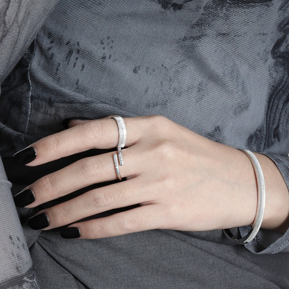 Vertical Vogue Ring