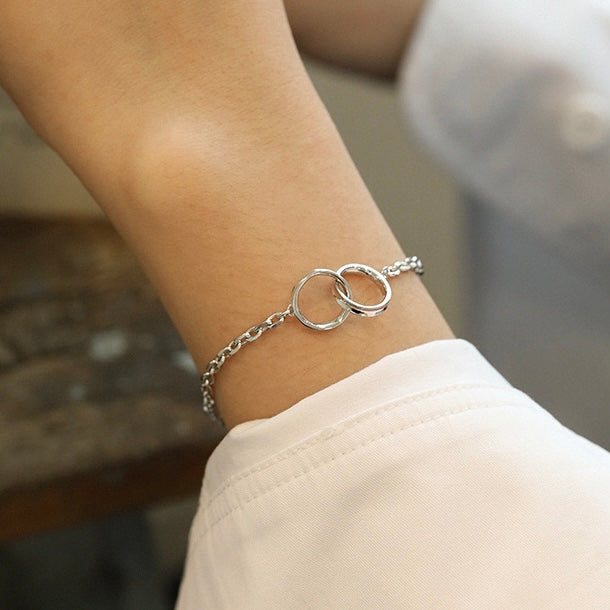 Interlinked Rings Bracelet