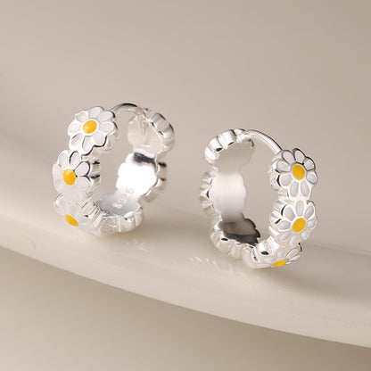 Dainty Daisy Earrings