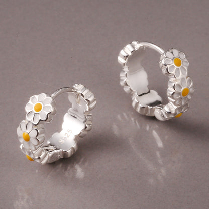 Dainty Daisy Earrings