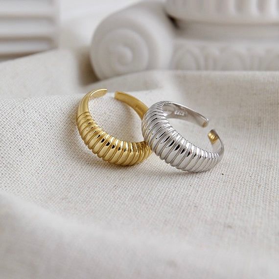 Looping Spring Ring