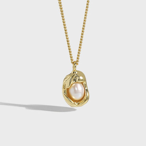 Golden Shell Pearl Necklace