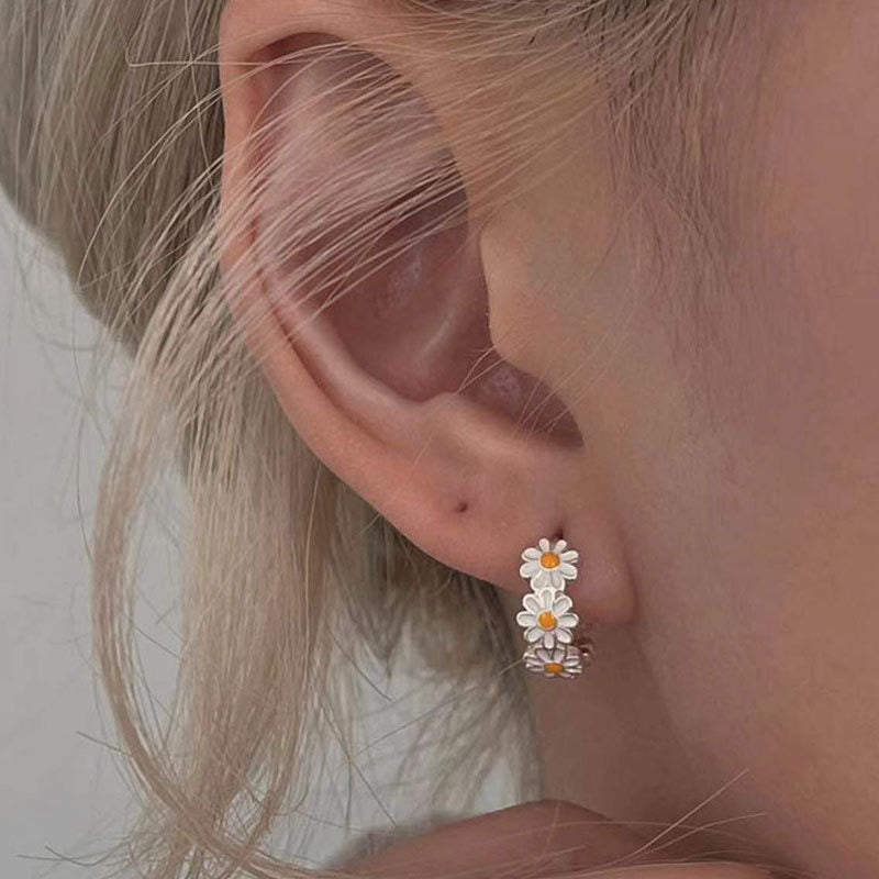 Dainty Daisy Earrings